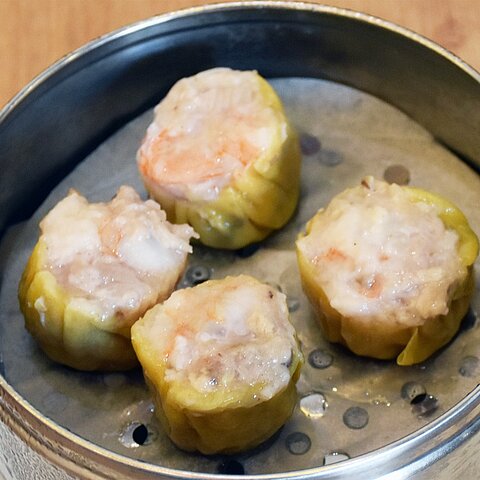 Gedämpfte chinesische Maultaschen mit Fleisch und Krabben