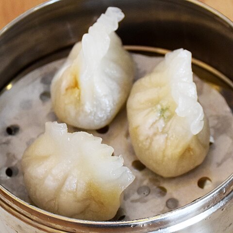 Gedämpfte chinesische Maultaschen mit Garnelen und Bambus