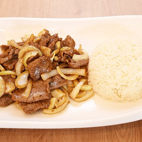 Rindfleisch mit Zwiebeln