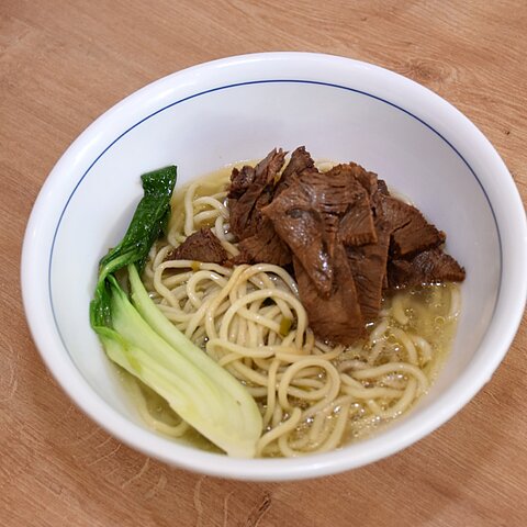 Nudelsuppe mit Rinderstreifen